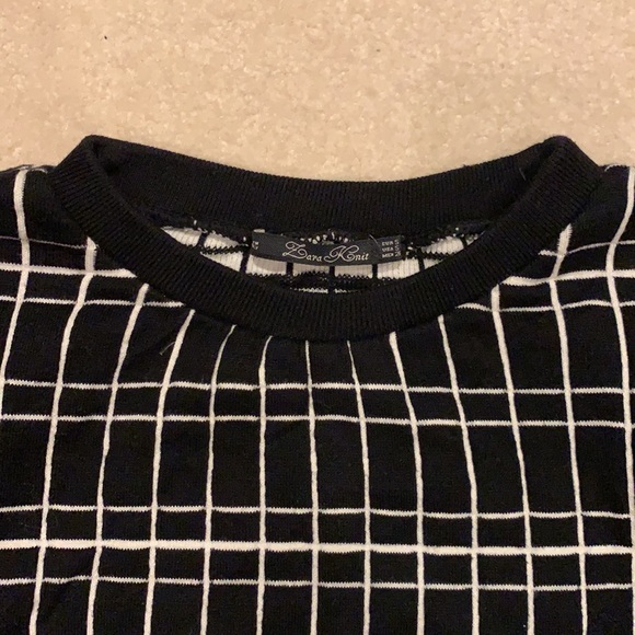 Zara slightly cropped black and white design sweater - Picture 2 of 3